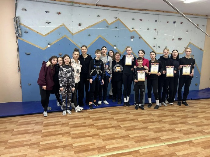 "Точка отрыва" в Тынде: Юные скалолазы покоряют вершины "Точка отрыва" в Тынде: Юные скалолазы покоряют вершины