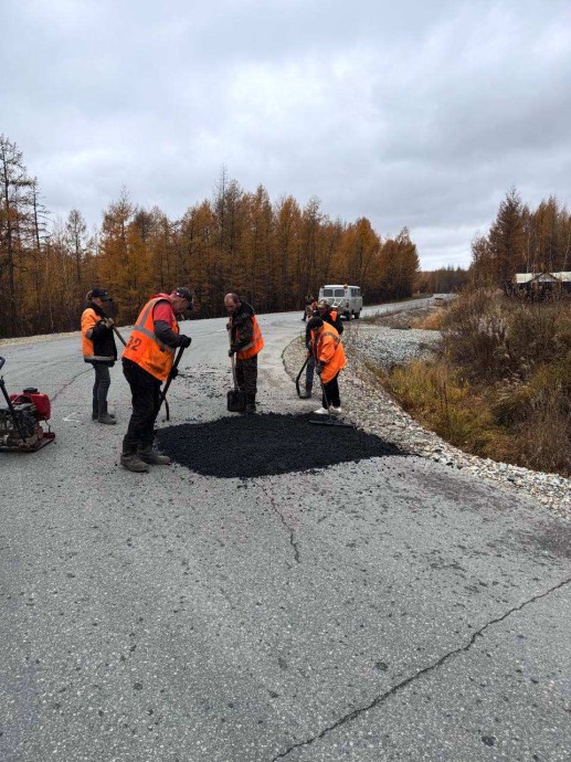 ​Ямочный ремонт дорог в городе продолжается