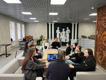 В амурских муниципалитетах подготавливают наставников «весёлых и находчивых».