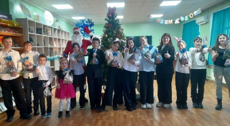 Однажды у новогодней ёлки