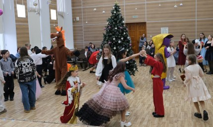 Новогодний переполох В округе прошли торжества по случаю Ёлки главы