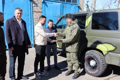 Два автомобиля, коробок с гуманитарным грузом: амурчане продолжают помогать фронту и бойцам