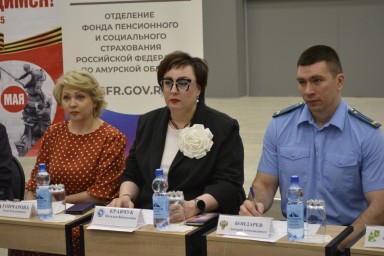 ​Уполномоченный по правам человека и руководитель Соцфонда провели встречу с жителями Тынды