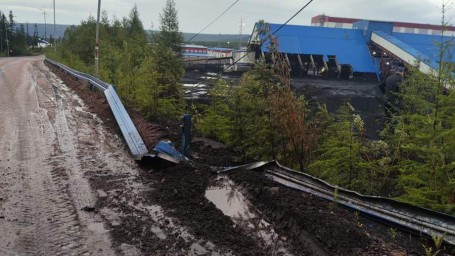 В МЧС сообщили о тяжелом состоянии двух пострадавших в ДТП с автобусом в Якутии