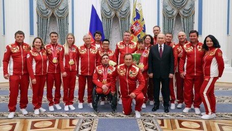 Триумфально и ярко: паралимпийцам вручили госнаграды за успех в Италии