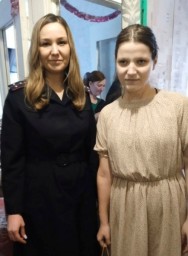 &laquo;Ёлка желаний&raquo;: Полицейские Тынды подарили новогоднее чудо школьнице из Могота