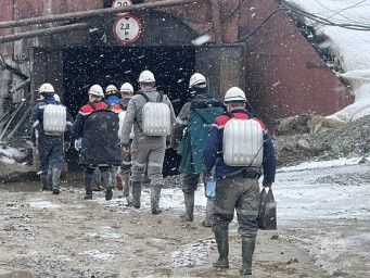 Поисково-спасательные работы на руднике «Пионер» продолжаются в круглосуточном режиме