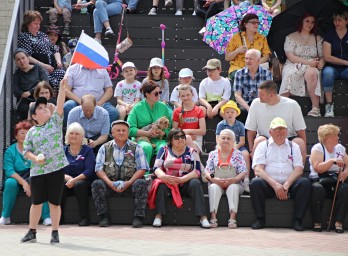 В обновленном парке «Багульник» состоялся праздничный концерт, посвящённый Дню России