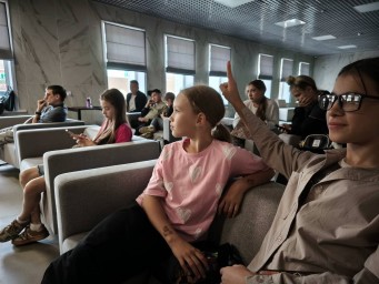Прошла очередная школа детского стендапа