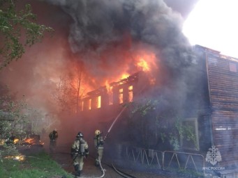 Сотрудники МЧС России проводят проверку по факту трагического пожара в г.Тынде