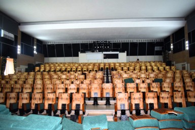​В драматическом театре зрителей ждут новые кресла
