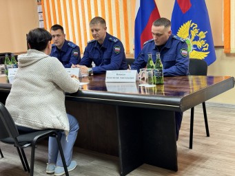 Заместитель прокурора Амурской области провел личный прием жителей г. Тында