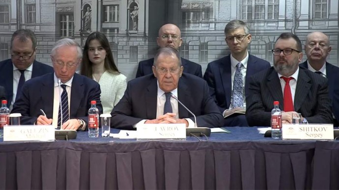Лавров выступает на заседании посольского круглого стола. Главное
