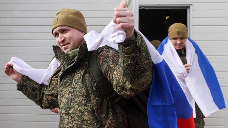 Россия и Украина провели обмен пленными по формуле 300 на 300