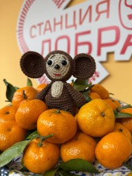 ЧЕБУРАШКА, СВЯЗАННЫЙ СЕРДЦАМИ