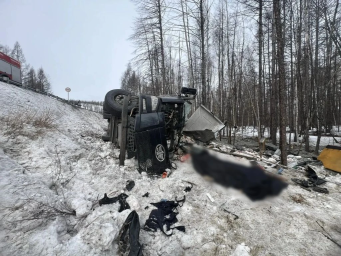 Страшное ДТП на трассе "Лена": самосвал перевернулся, есть погибший и пострадавший