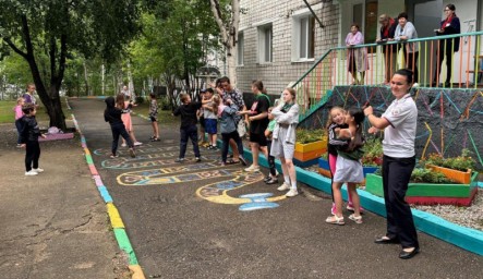 В Тынде транспортные полицейские поучаствовали в акции «Зарядка со стражем правопорядка»