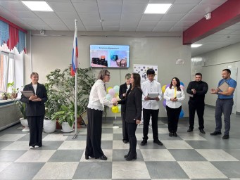 «Голоса поколений»: В шестой школе открылась радиостудия!