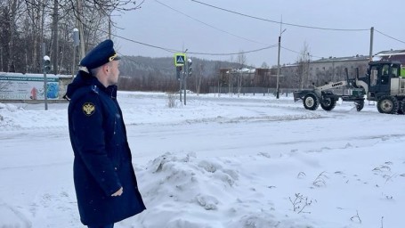 В Тындинском муниципальном округе проводятся работы по очистке дорог от снега и наледи