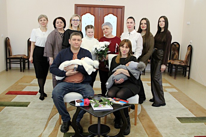 Счастье вдвойне: Тында встречает новых граждан в Международный день счастья! Счастье вдвойне: Тында встречает новых граждан в Международный день счастья!