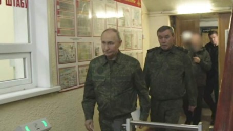 Путин провел совещание в пункте управления группировкой войск в Курской области