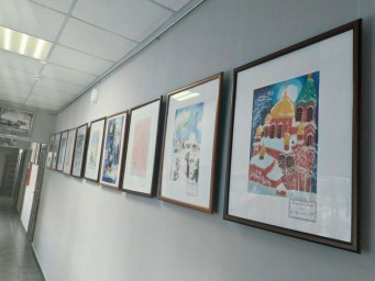 &laquo;Палитра новогодних чудес&raquo;: в музее оформлена выставка работ учащихся ДХШ