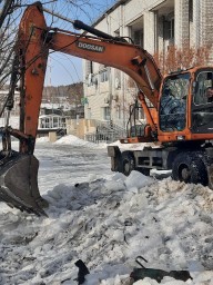 "Чистый город" и дорожные службы устраняют наледь