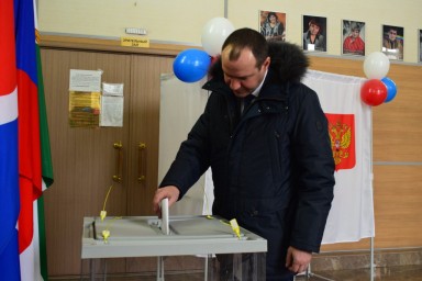 Мэр города, Сергей Гуляев проголосовал на одном из избирательных участков