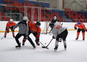 В Приамурье в самом разгаре сезон Ночной Хоккейной лиги!