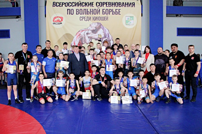 "Надежды БАМа": В Тынде зажглись новые звезды вольной борьбы "Надежды БАМа": В Тынде зажглись новые звезды вольной борьбы