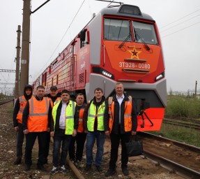 Новые локомотивы с завода из Брянска идут своим ходом в Тынду