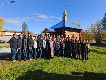 Юные спасатели Тынды поздравили наставников с Днём "Неопалимой Купины"