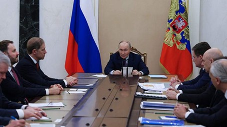 Путин принял участие в совещании по ситуации на мировом рынке нефти и газа. Главное