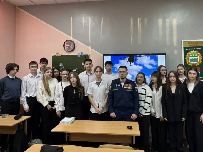 Урок мужества от ветерана СВО прошел в Тынде Урок мужества от ветерана СВО прошел в Тынде