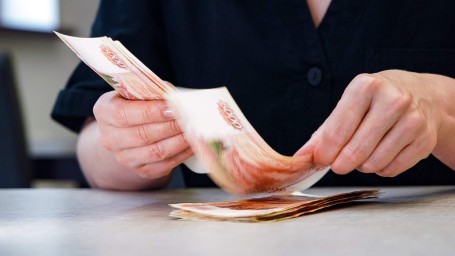 Пенсии, зарплаты, детские пособия: опубликован график выплат на май