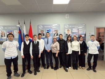 БАмИЖТ: Школьники пробуют себя в роли машиниста локомотива