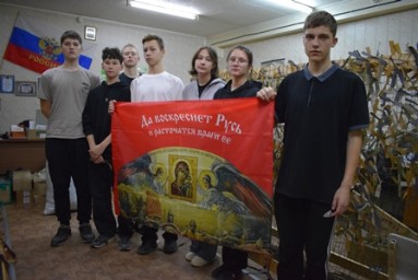 Тепло рук и забота: волонтеры создают маскировочные сети с душой