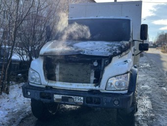 В Тынде горел грузовик: обошлось без жертв.