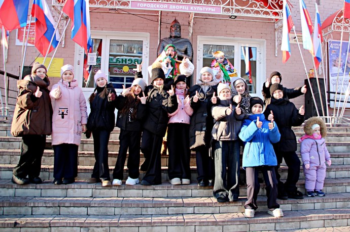 Крым с Россией навсегда: Благотворительный концерт на Бамовском Арбате объединил сердца Крым с Россией навсегда: Благотворительный концерт на Бамовском Арбате объединил сердца