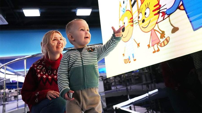 Вежливый двухлетний мальчик Аристарх объединил Россию в самом добром флешмобе Вежливый двухлетний мальчик Аристарх объединил Россию в самом добром флешмобе