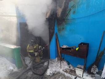 Огнеборцы г. Тынды ликвидировали пожар в бане