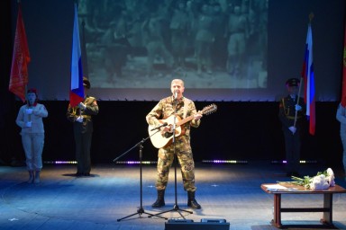 ​Военный бард Владимир Мазур выступил в Тынде