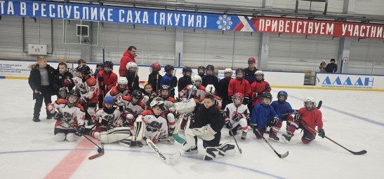 Хоккеисты спортшколы № 1 приняли участие в товарищеских матчах в городе Алдан