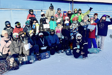 ​Скорость, адреналин и снежные вихри: Открытый Кубок Тынды по бордер-кроссу покорил Усть-Коралл!