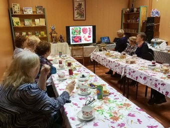 С добротой и любовью.