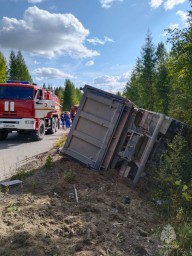Авария на 172 км «Лены»: спасатели деблокировали водителя грузовика.