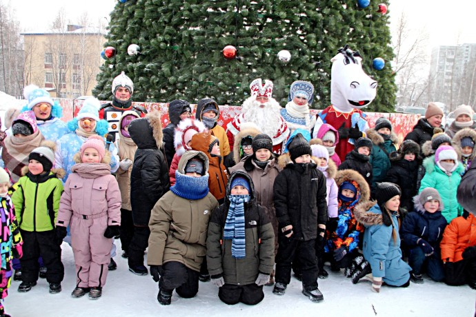 Волшебство на главной площади: Тында зажигает огни новогодней сказки! Волшебство на главной площади: Тында зажигает огни новогодней сказки!