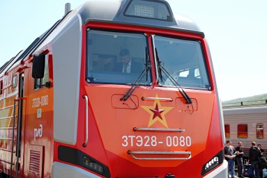 В Тынде презентовали тепловоз 3ТЭ28-0080 в честь 80-летия Победы
