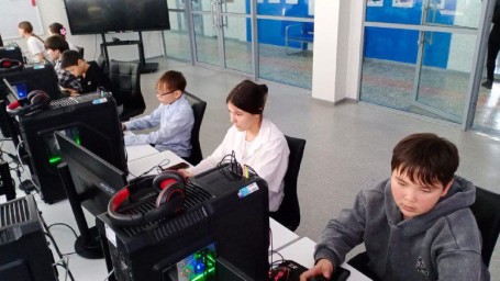 Первомайские школьники осваивают дроны для сохранения культуры эвенков