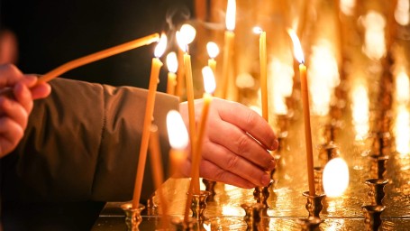 Величайший праздник Воздвижение Креста Господня: дата в 2025 году, духовный смысл, расписание богосл